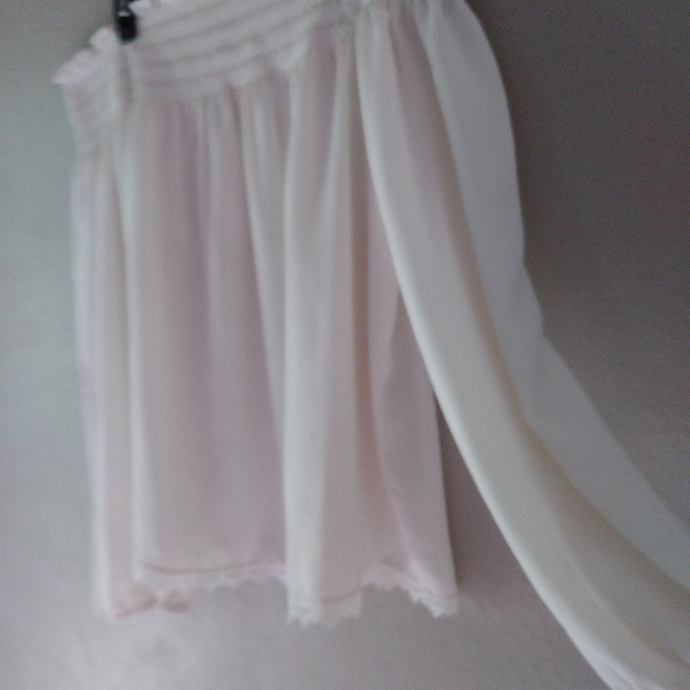 Gorgeous details on this off shoulder boho blouse